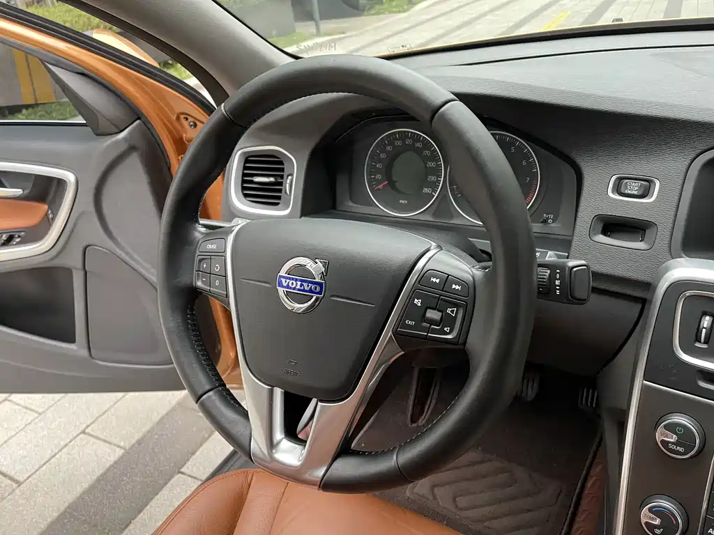 Volvo S60 (Import) — миниатюра 15