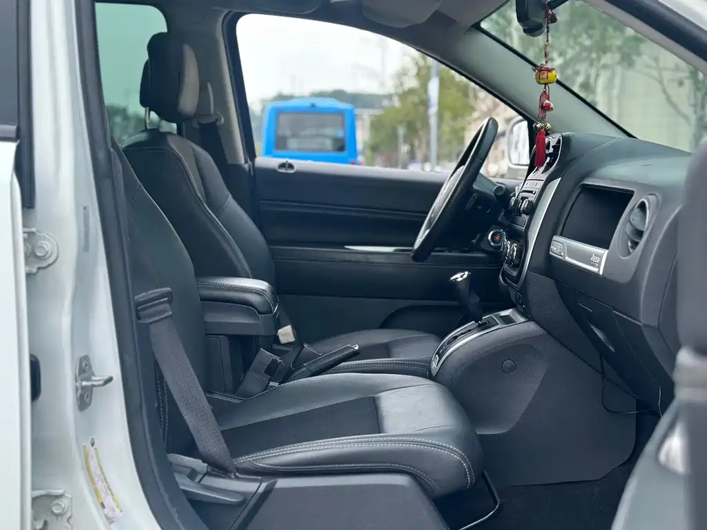 Jeep Compass (Import) — миниатюра 21