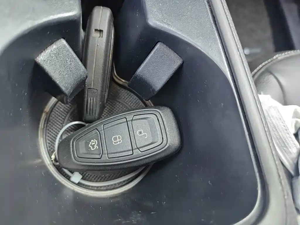 Ford Kuga — миниатюра 15