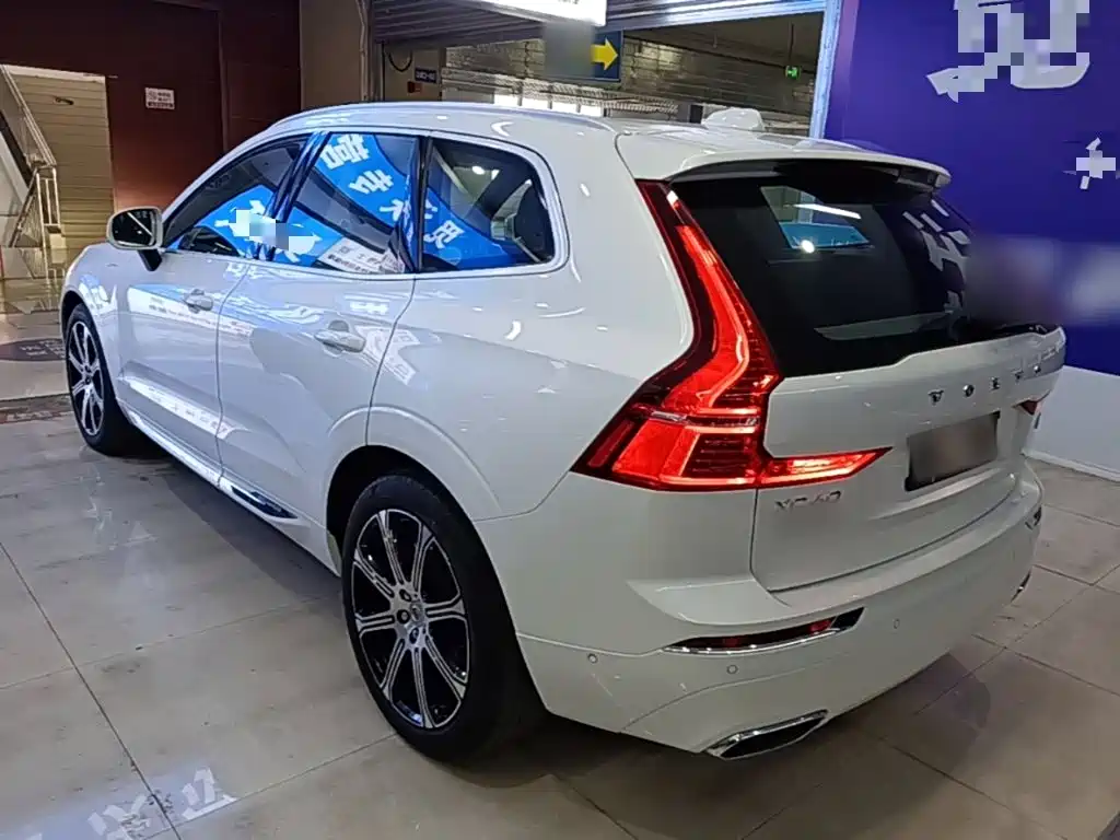 Volvo XC60 PHEV — миниатюра 5