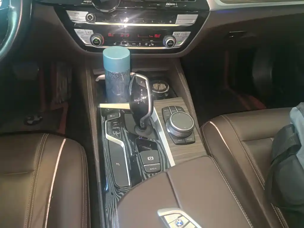BMW 5 Series — миниатюра 14