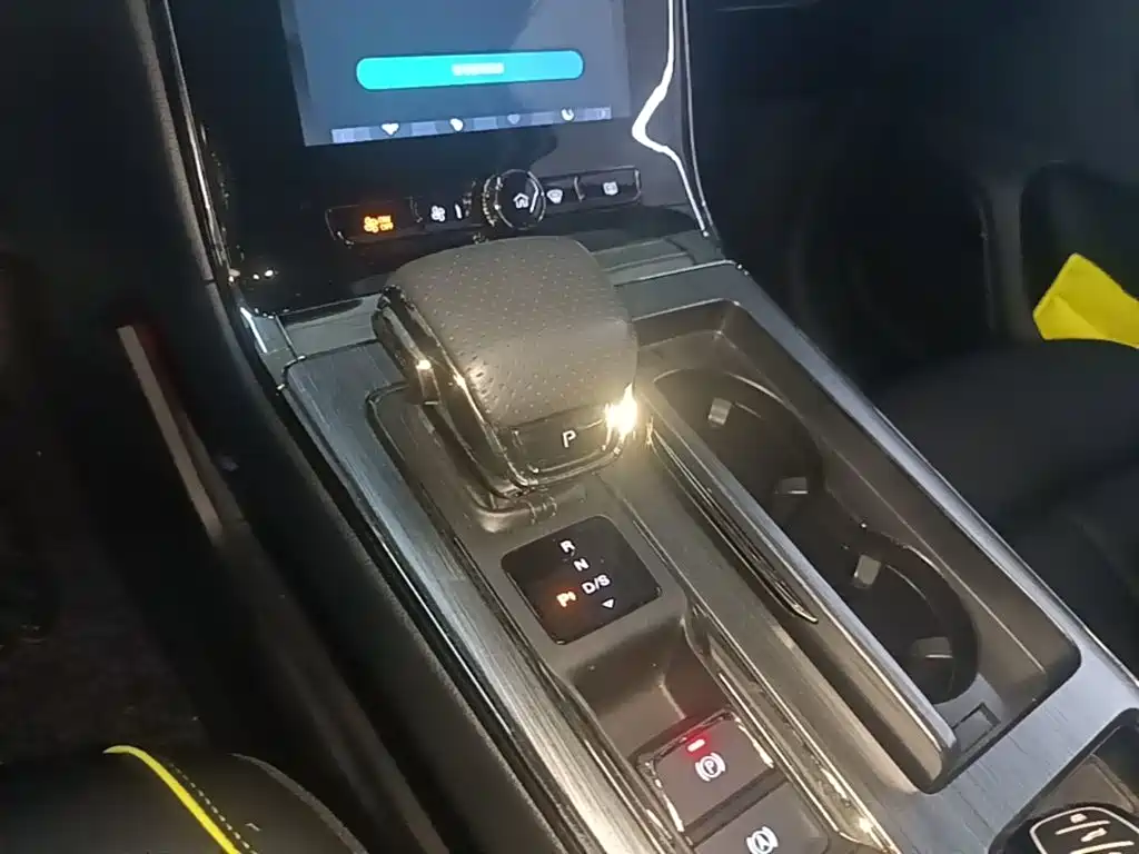 Roewe RX5 — миниатюра 14