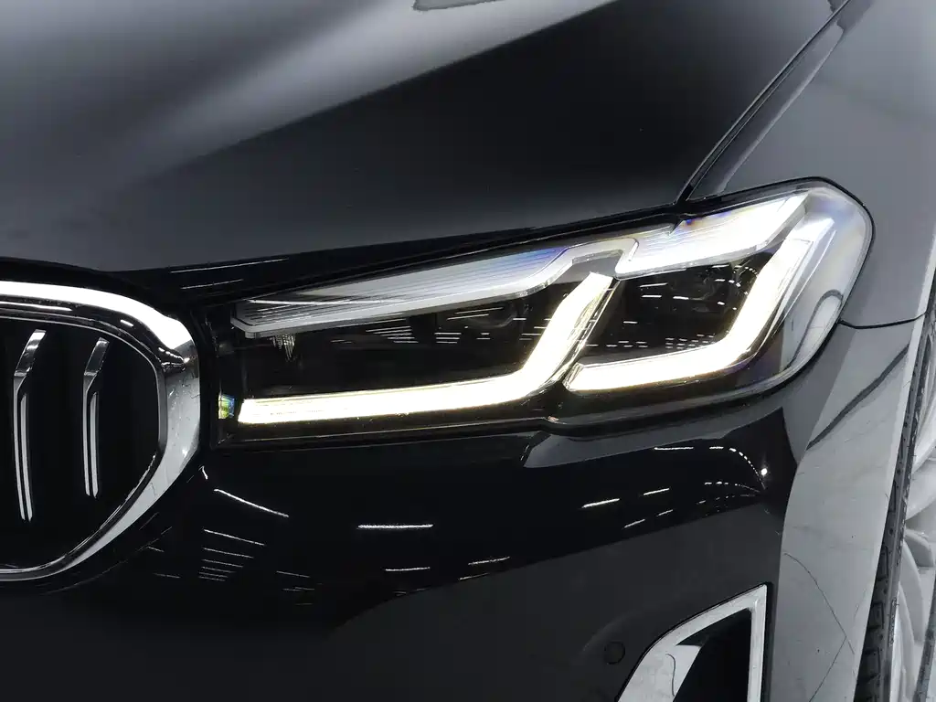 BMW 5 Series — миниатюра 18