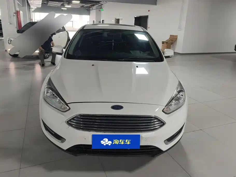 Ford Focus 2015 1.6L AT