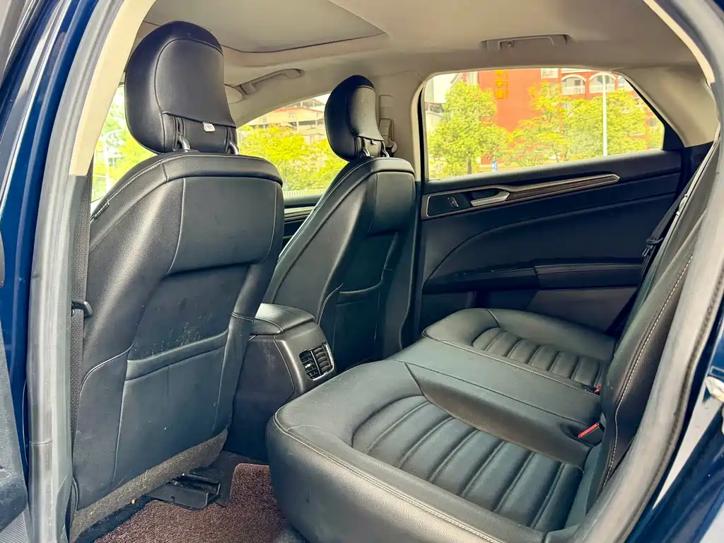 Ford Mondeo — миниатюра 7