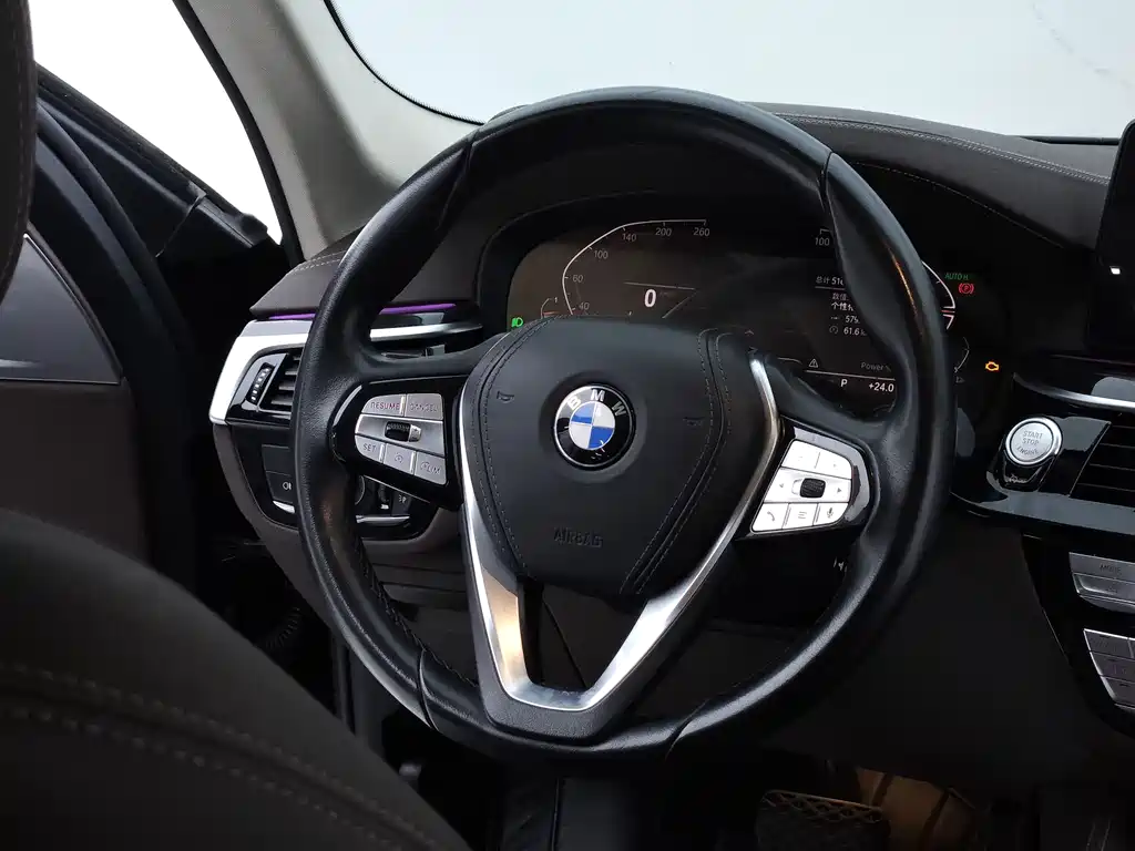BMW 5 Series — миниатюра 12