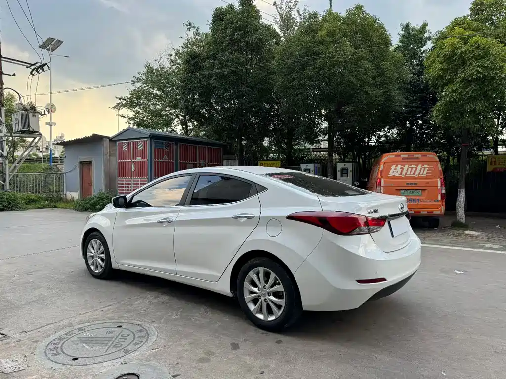 Hyundai Elantra Langdong — миниатюра 7