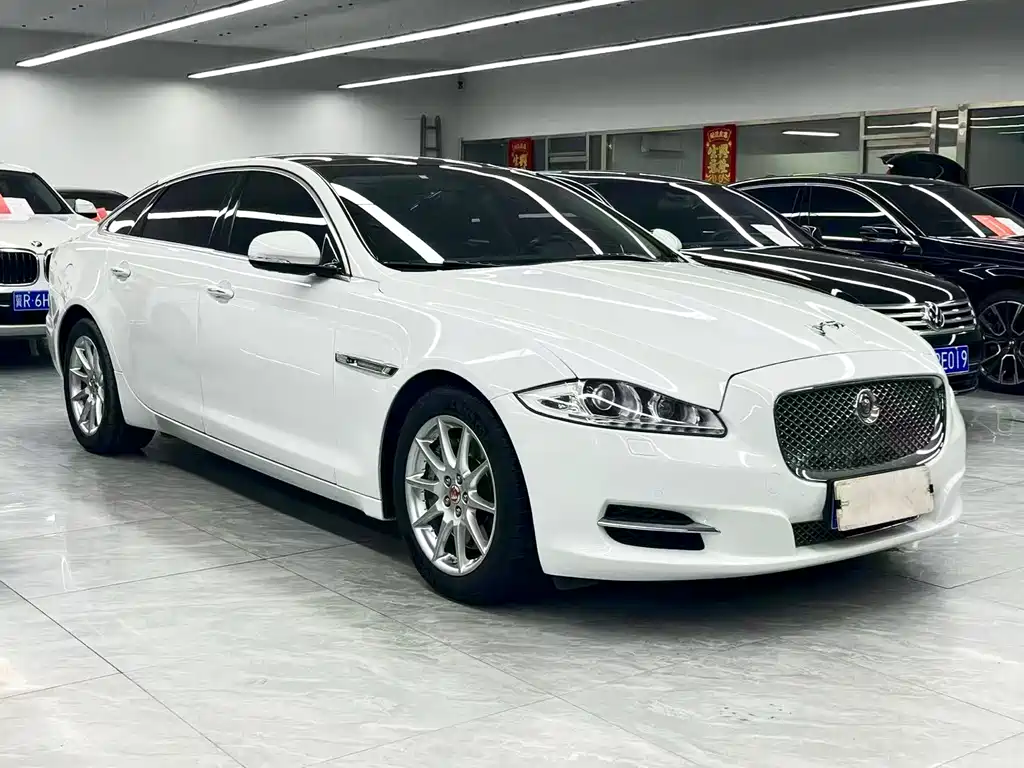 Jaguar XJ — миниатюра 3