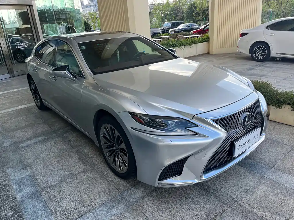Lexus LS — миниатюра 3