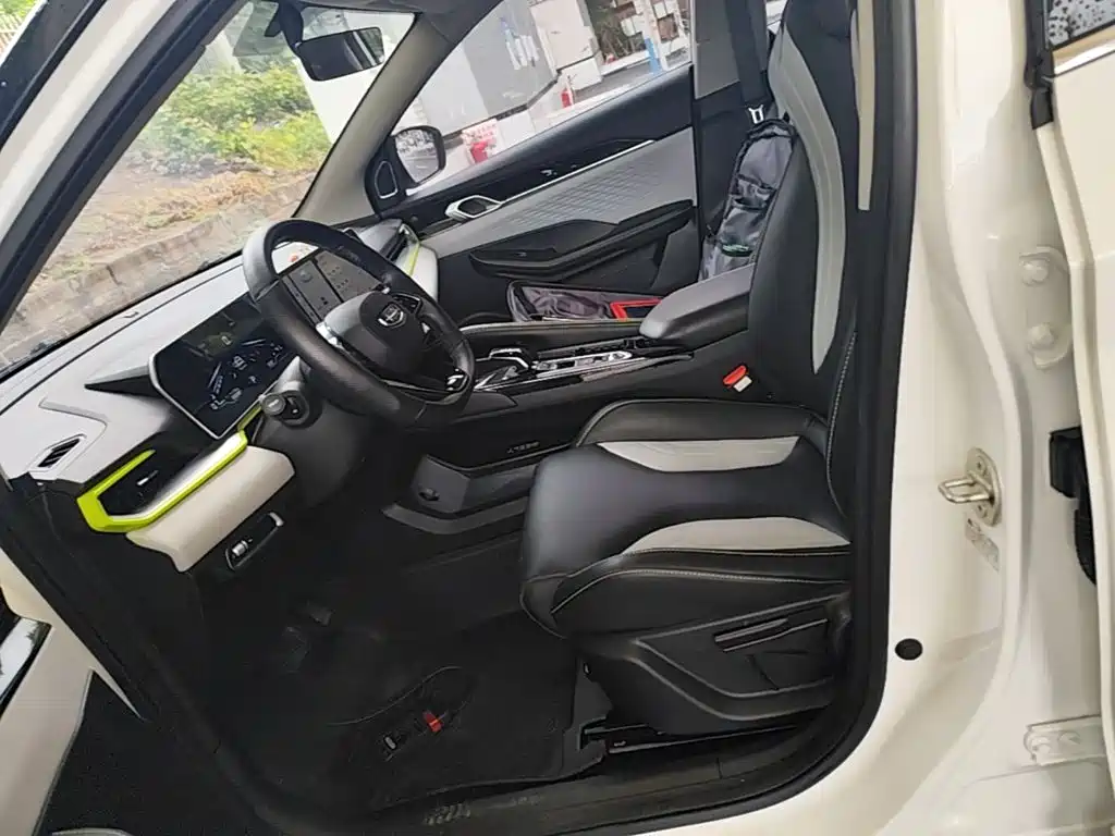 Geely Binyue — миниатюра 15