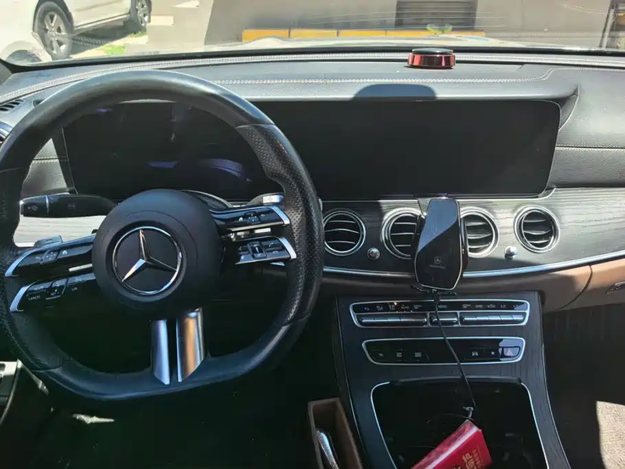 Mercedes-Benz E-Class — миниатюра 13