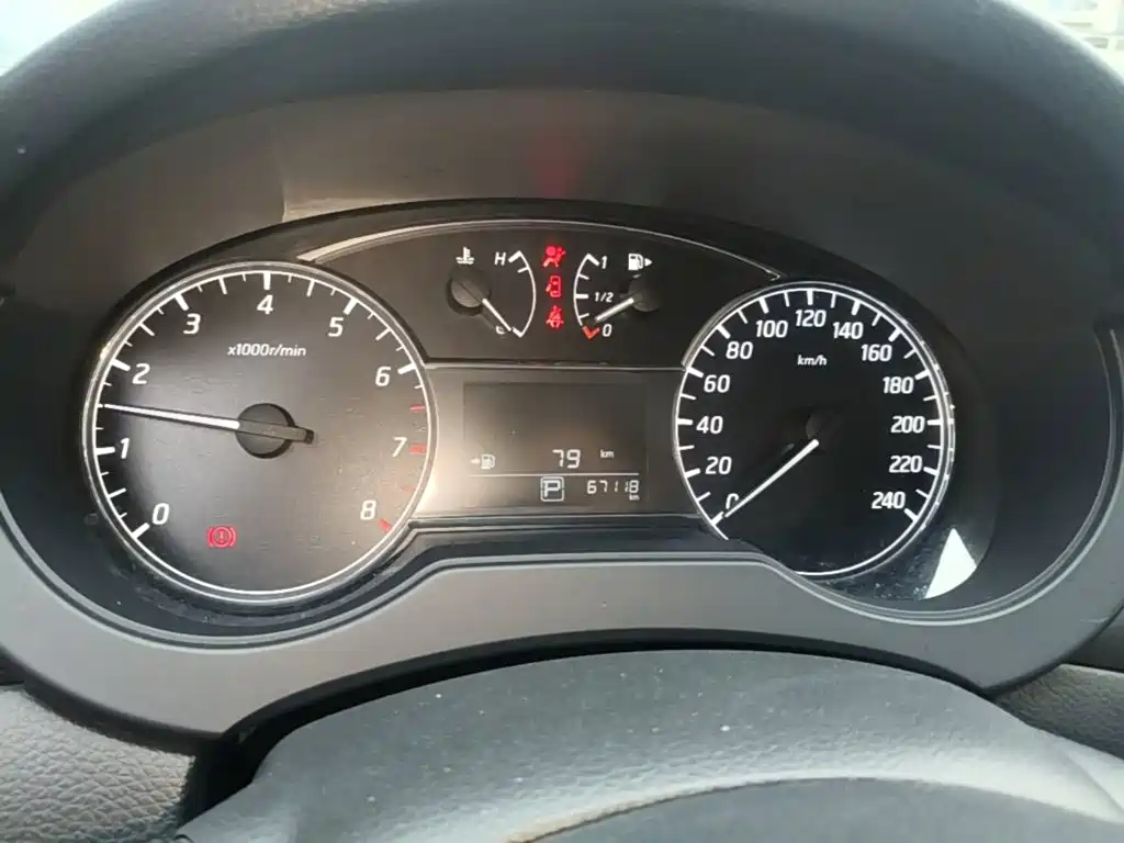 Nissan Tiida — миниатюра 12