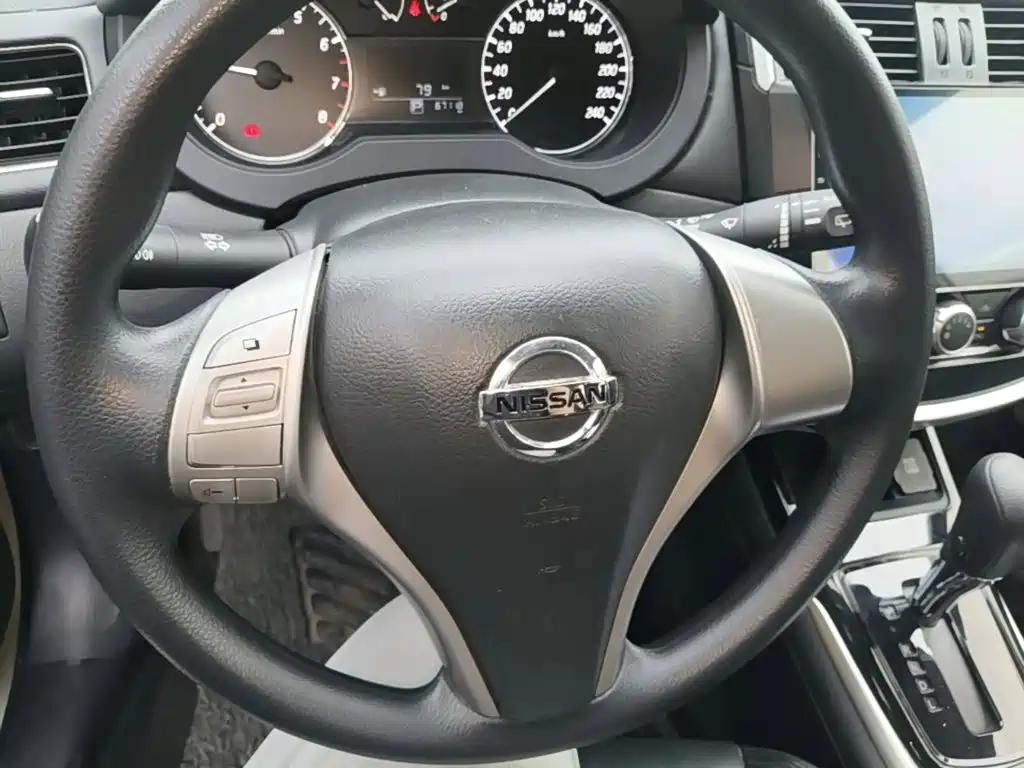 Nissan Tiida — миниатюра 11