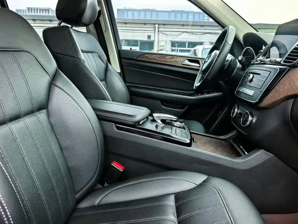 Mercedes-Benz GLE (Import) — миниатюра 10