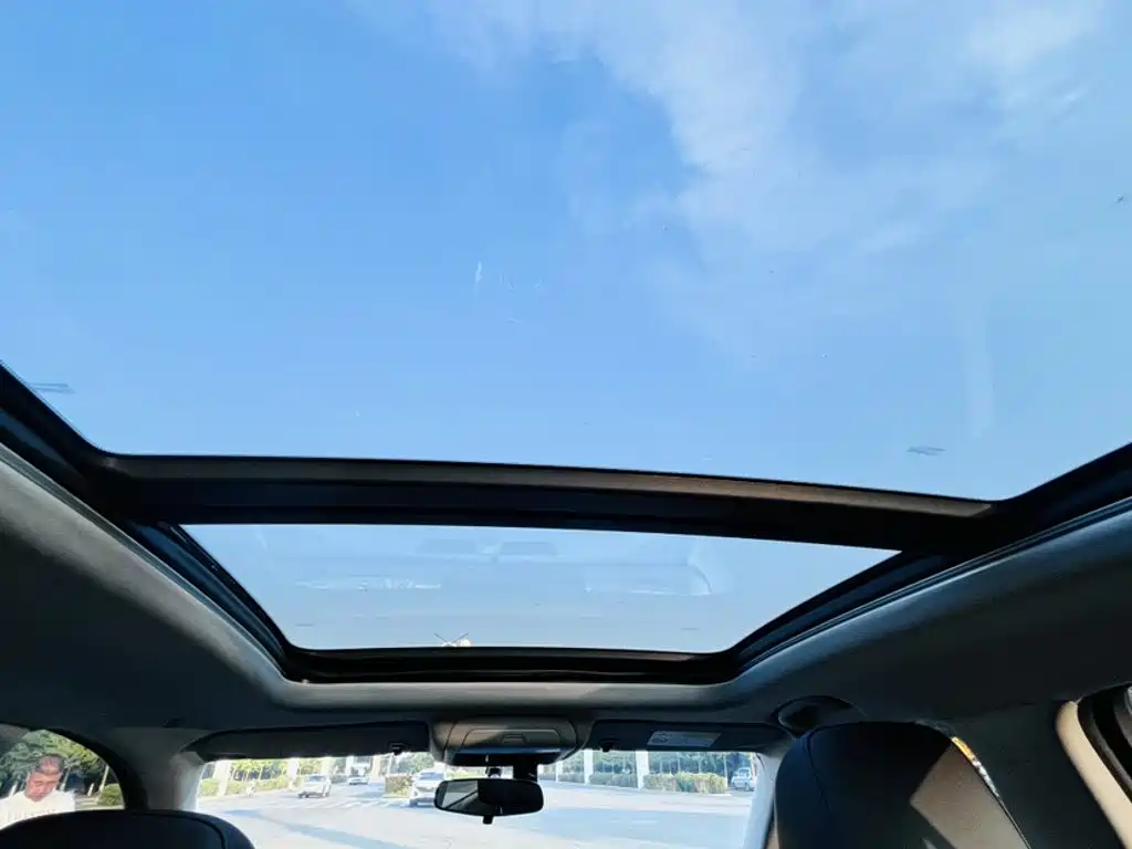 Chevrolet Equinox — миниатюра 12