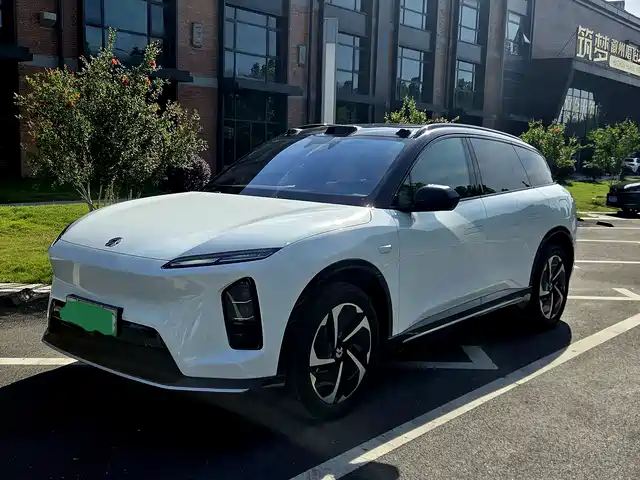 2025 Nio ES6