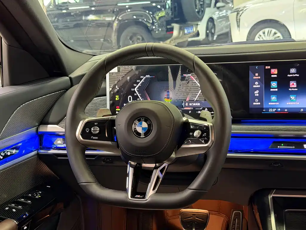 BMW 7 Series — миниатюра 11