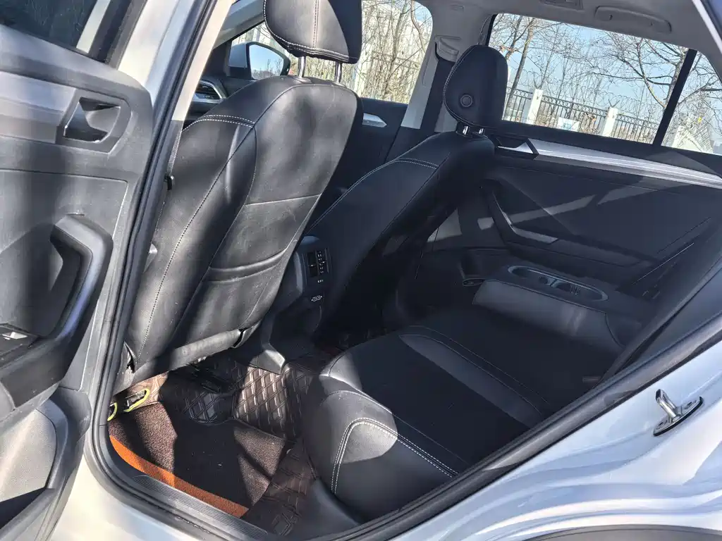 VOLKSWAGEN T ROC EXPLORING SONGS