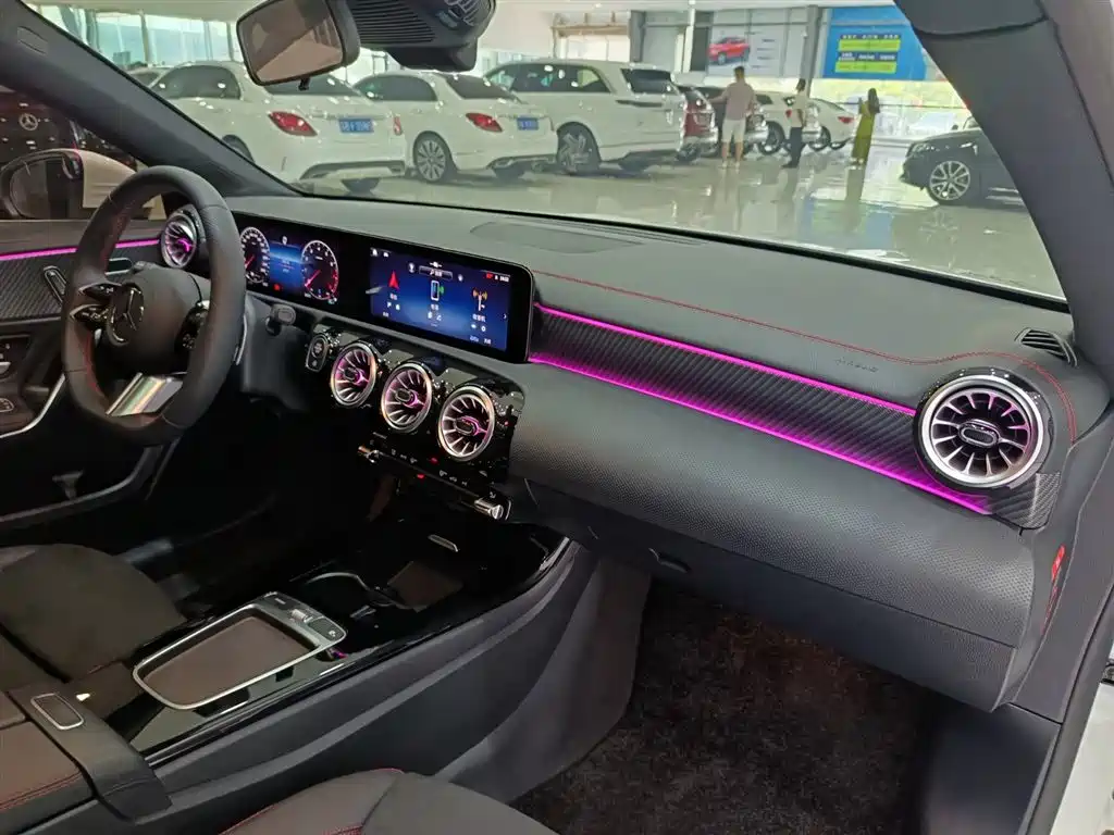 Mercedes-Benz A-Class A 2025 A 200 L Fashion
