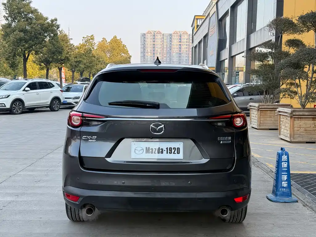 MAZDA CX 8