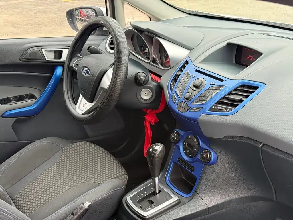 Ford Fiesta 2012 1.5L AT