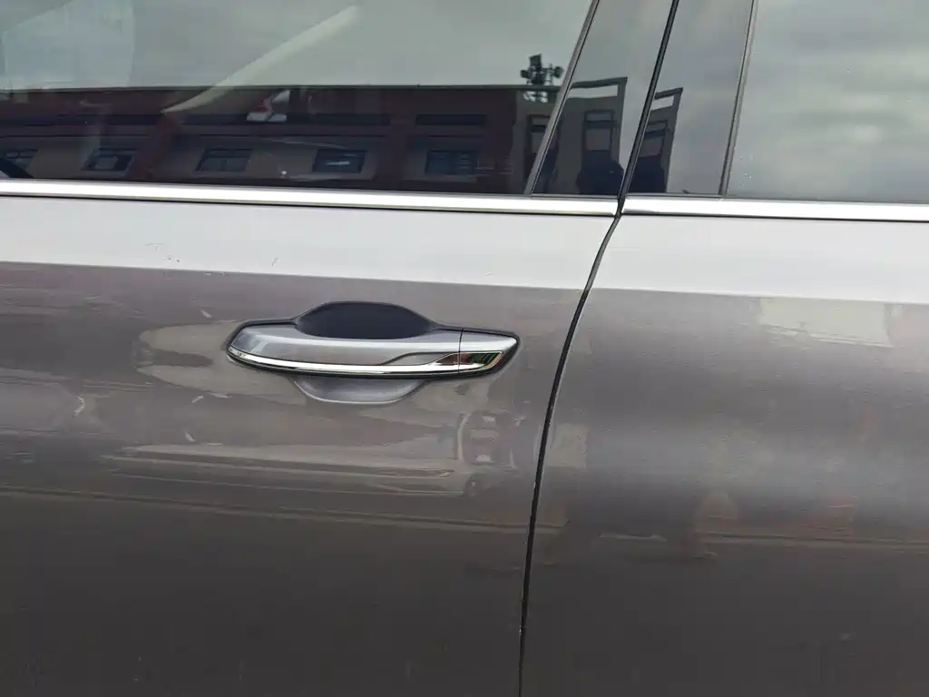 Hongqi Hongqi H5 — миниатюра 12