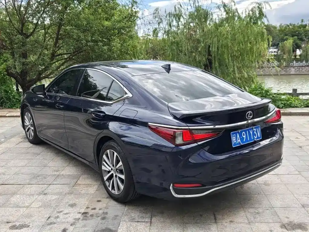 Lexus ES — миниатюра 3