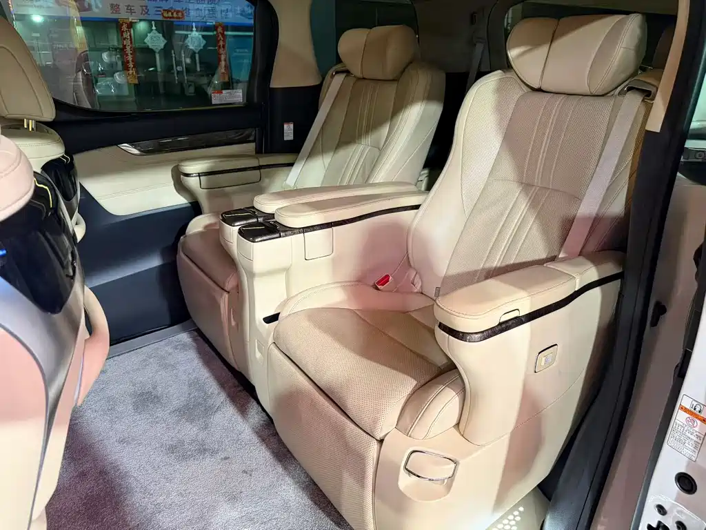 Toyota Vellfire — миниатюра 4