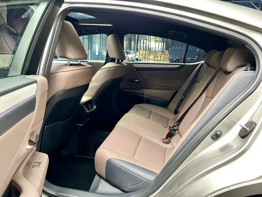 Lexus ES — миниатюра 6