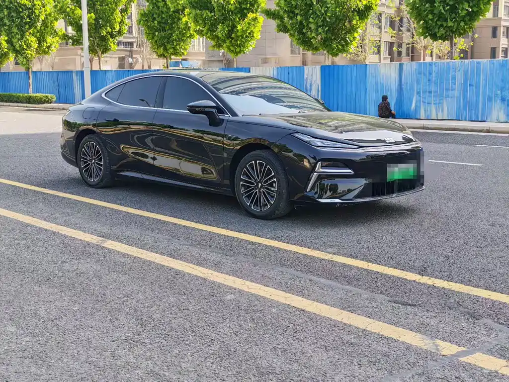 Geely Galaxy Galaxy 8 8 2025 130km EM-i Premium
