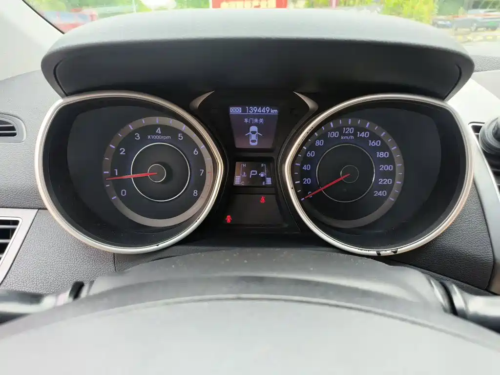 Hyundai Elantra Langdong — миниатюра 8