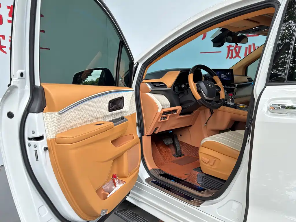 Toyota Granvia — миниатюра 18