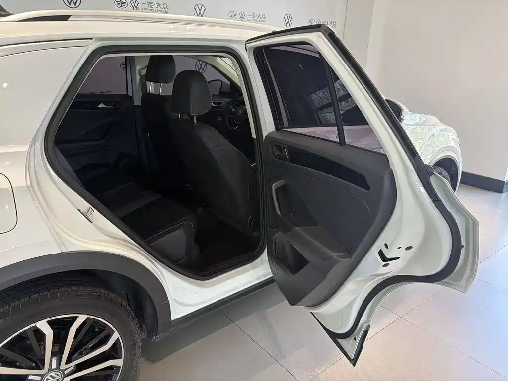 Volkswagen T-Roc — миниатюра 9