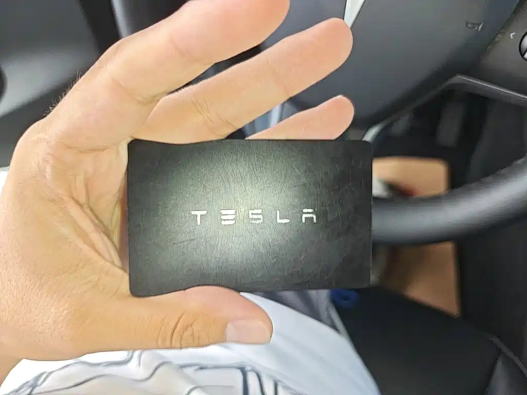 Tesla Model Y — миниатюра 9