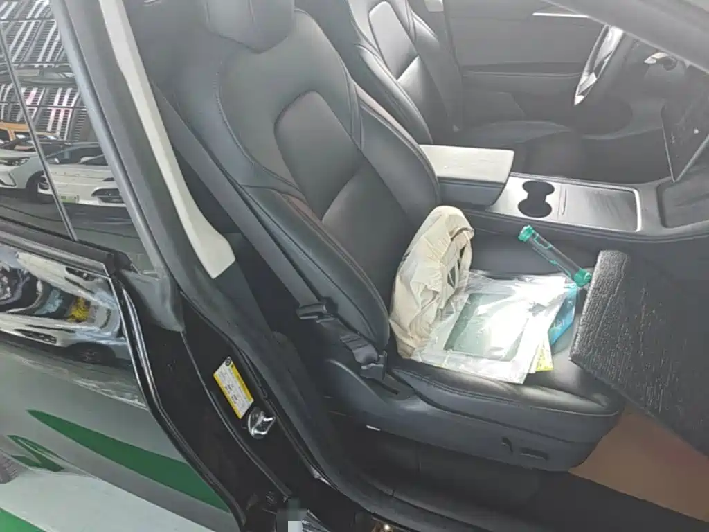 Tesla Model Y — миниатюра 25