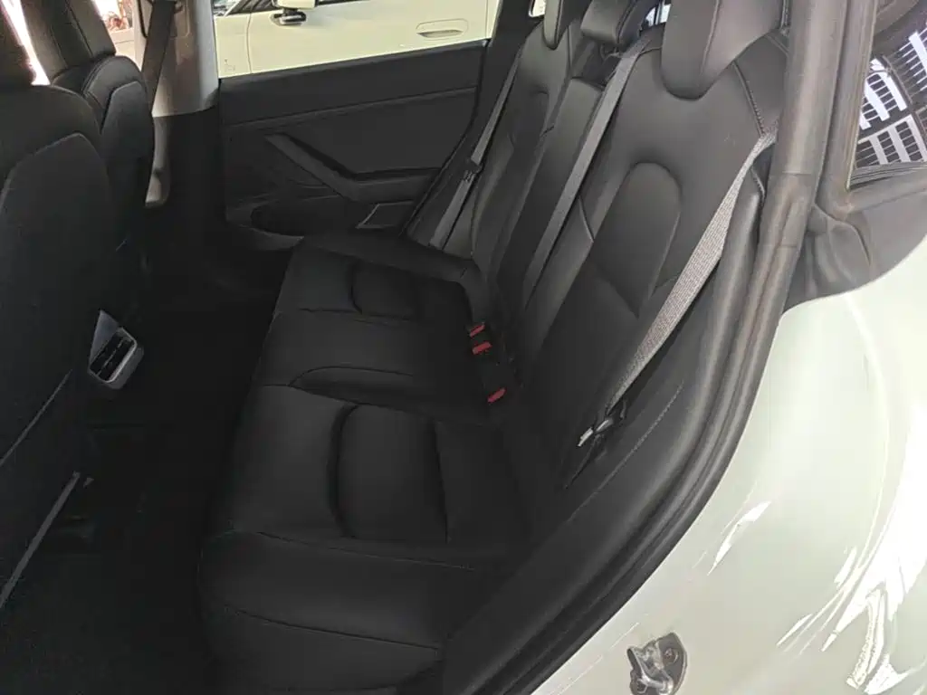Tesla Model 3 — миниатюра 17
