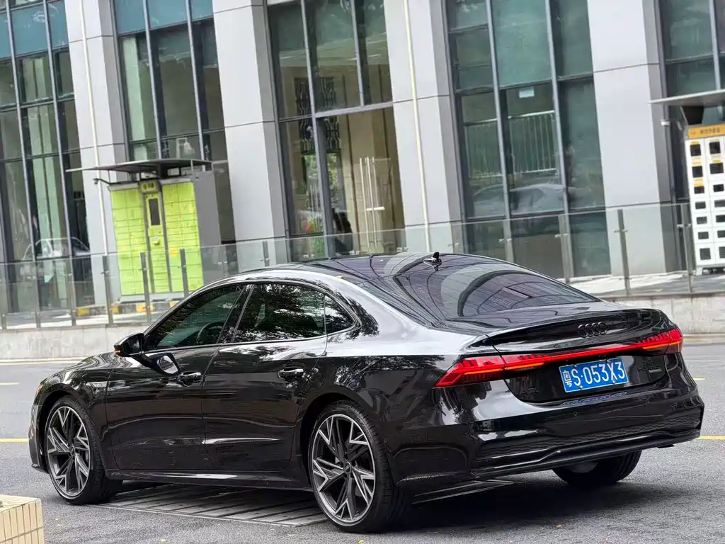 Audi A7L 2023 55 TFSI quattro S-line