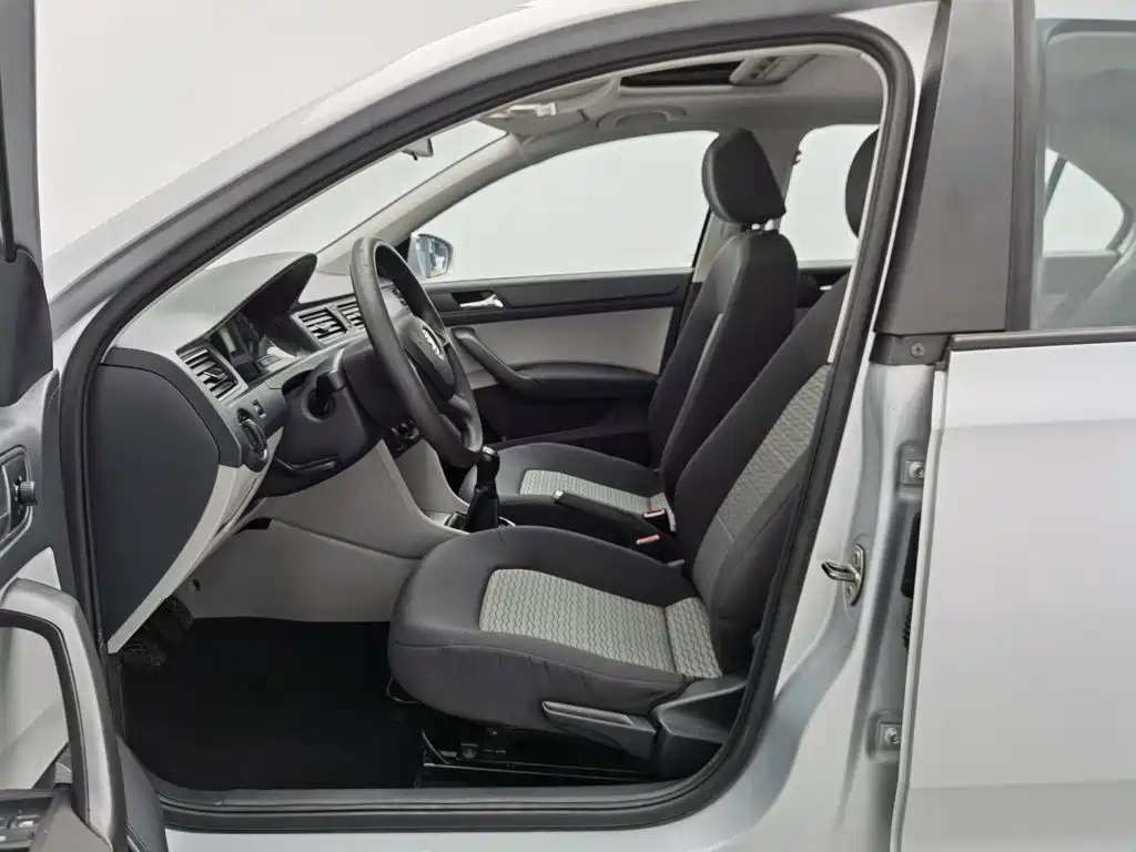 Skoda Rapid — миниатюра 10