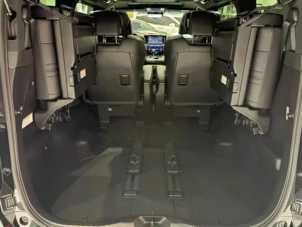 Toyota Alphard — миниатюра 16