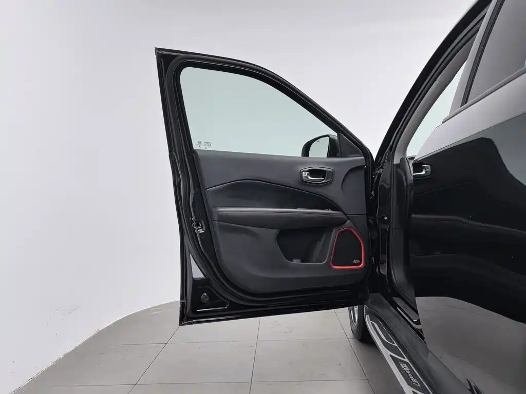 Jeep Compass — миниатюра 8