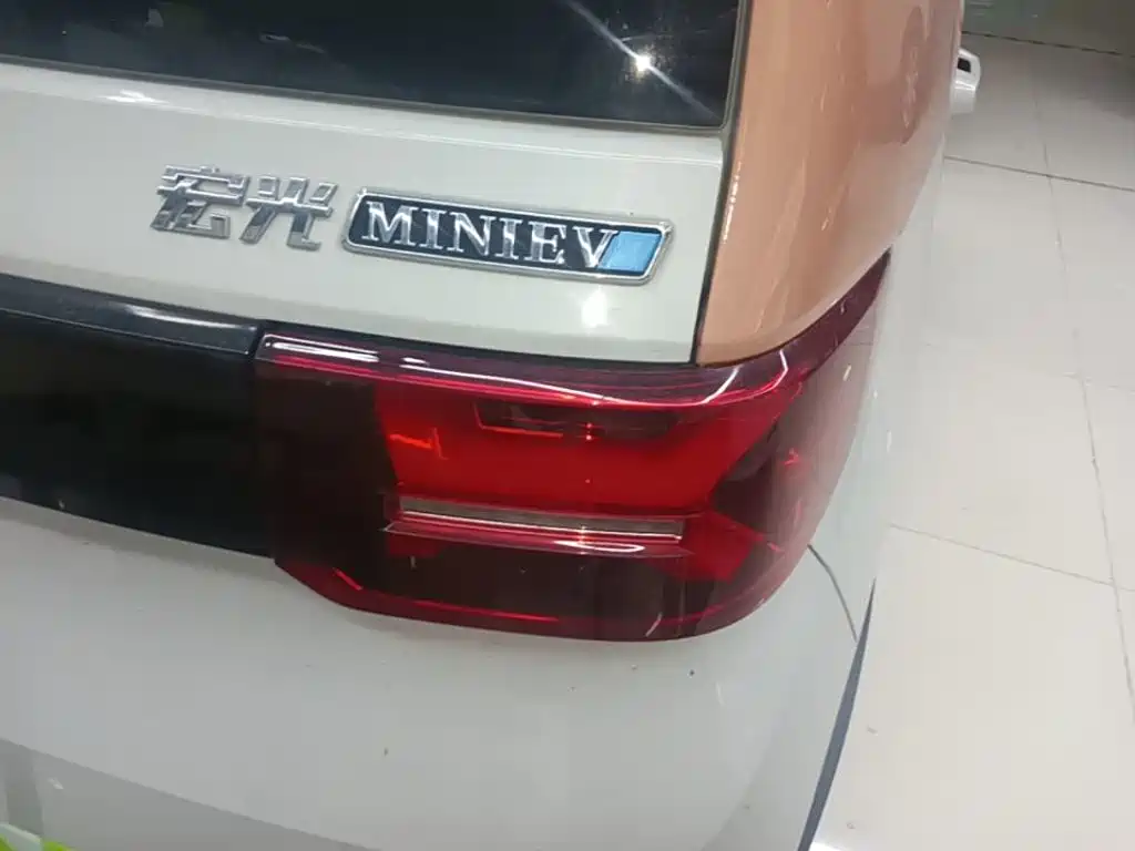 Wuling MINIEV — миниатюра 8