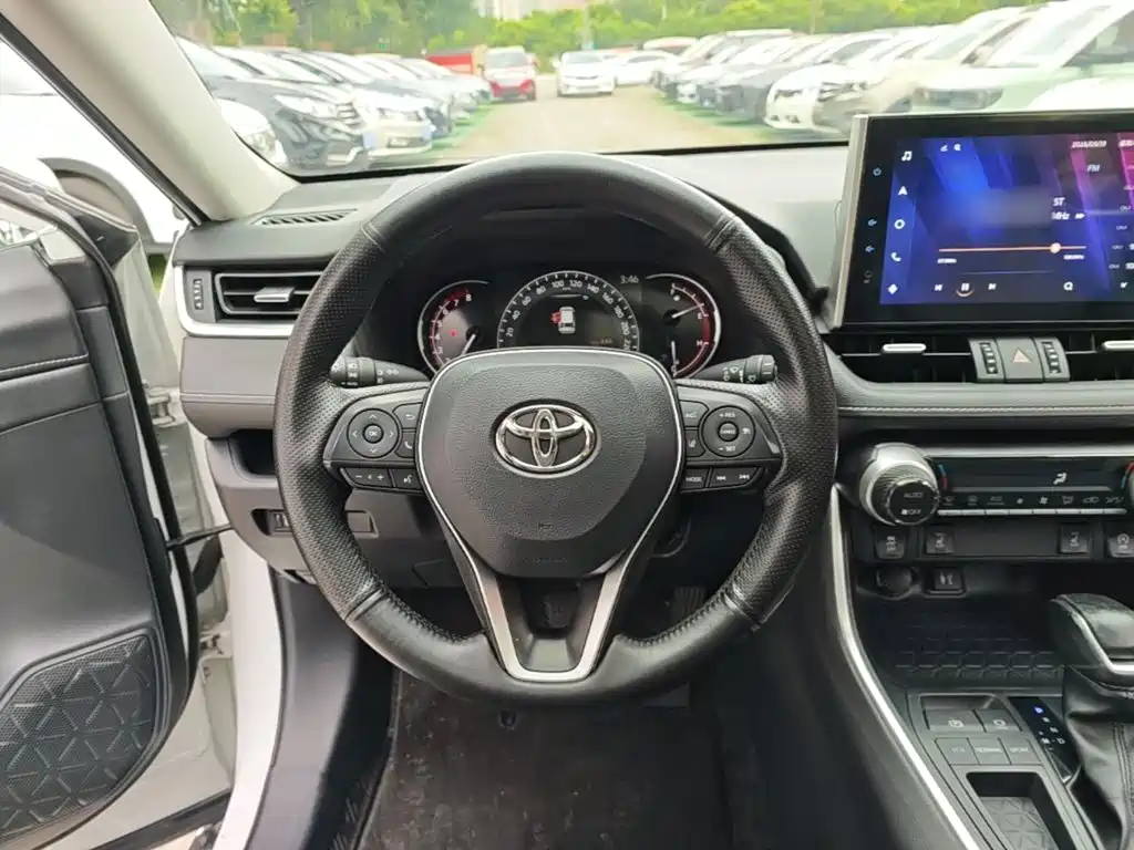 Toyota RAV4 — миниатюра 11