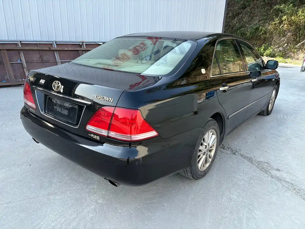Toyota Crown — миниатюра 9