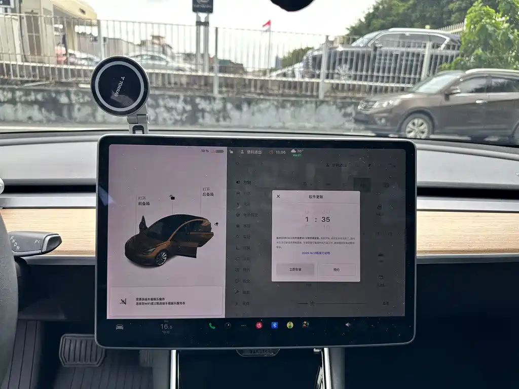 Tesla Model 3 — миниатюра 12