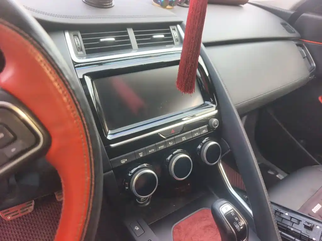 Jaguar E-PACE — миниатюра 9