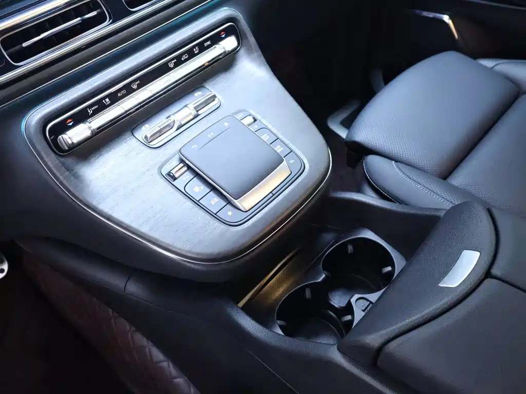 Mercedes-Benz V-Class — миниатюра 12