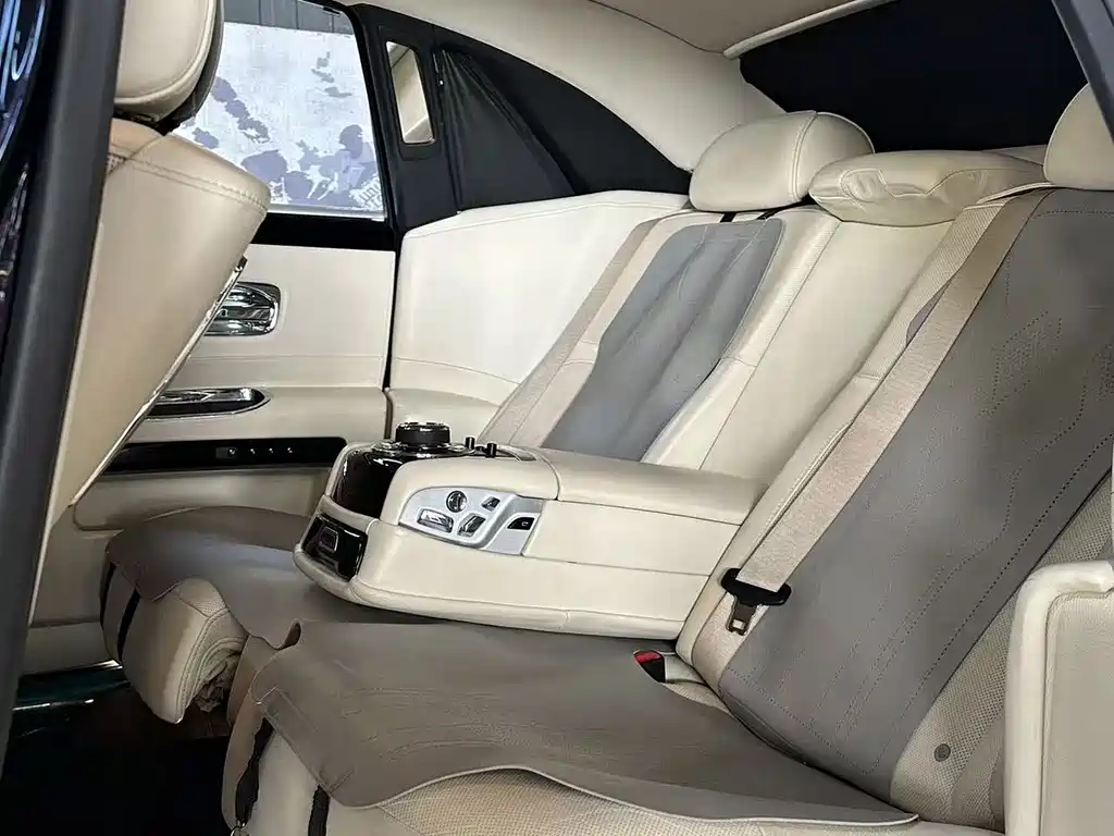 Rolls-Royce Ghost — миниатюра 5