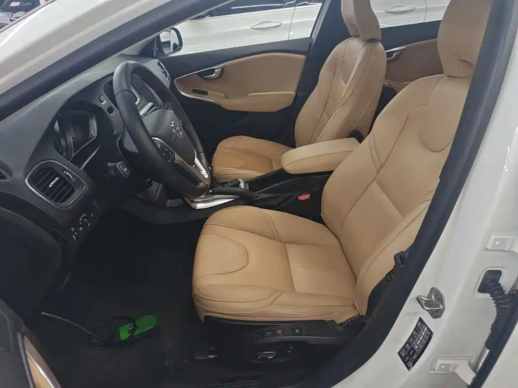 Volvo V40 — миниатюра 11