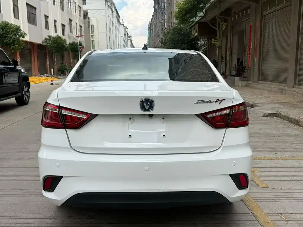 Changan Eado DT — миниатюра 4
