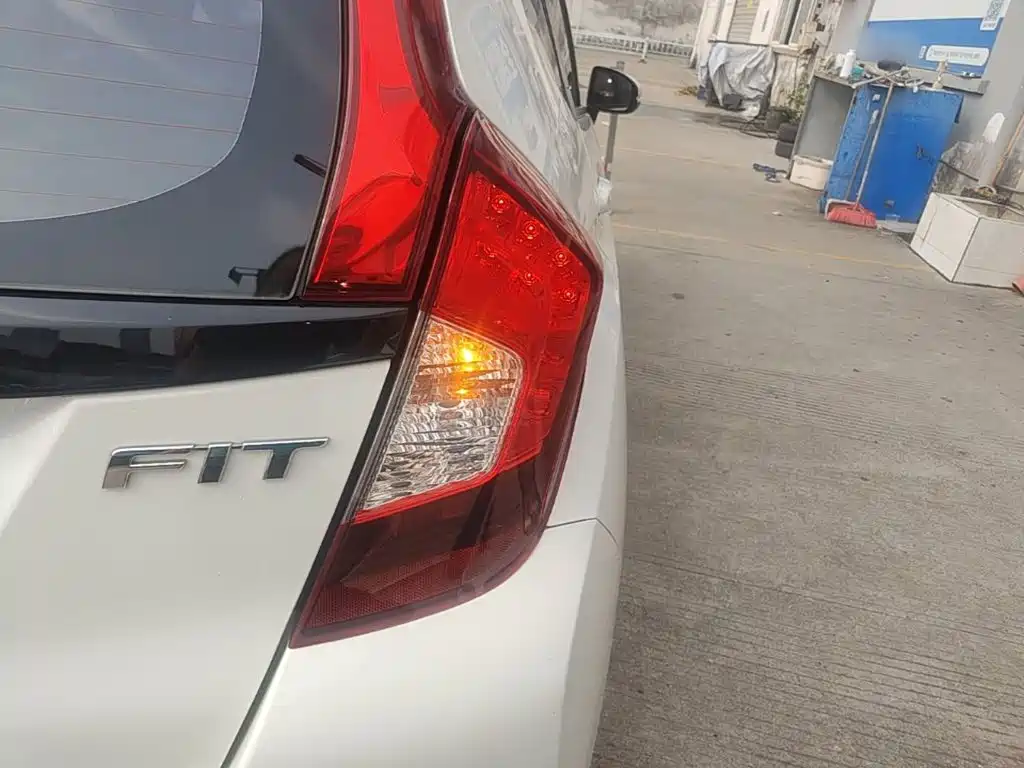 Honda Fit — миниатюра 8